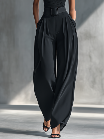 Top da donna in maglia nera altamente elasticizzata e pantaloni larghi in acetato