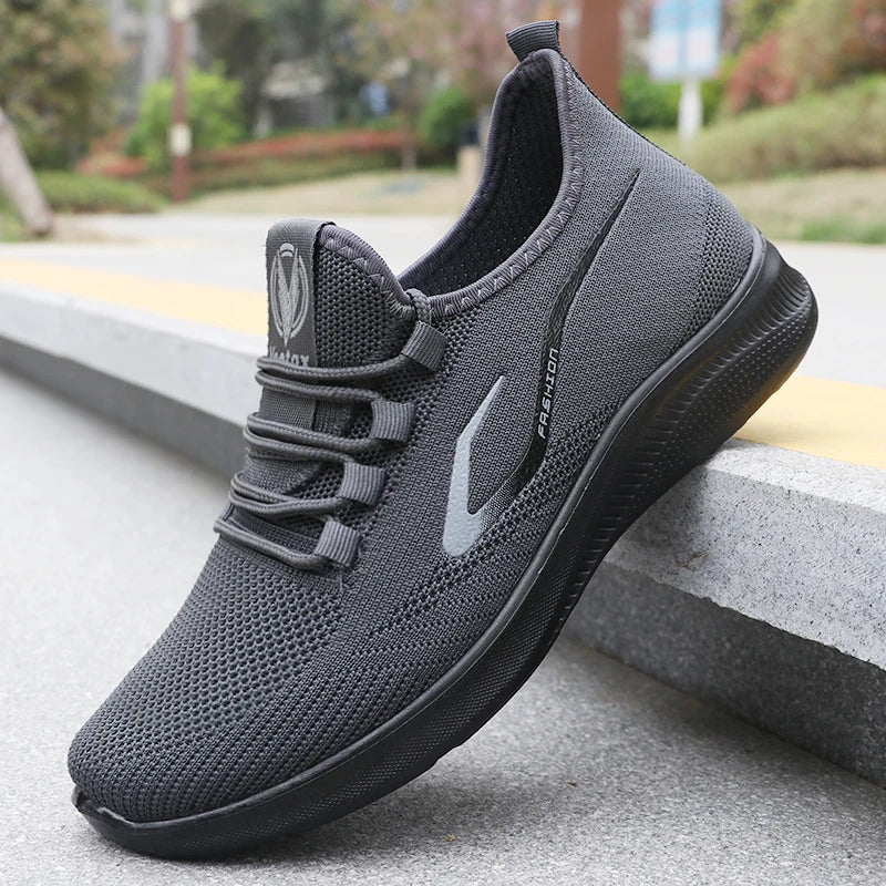 Scarpe traspiranti di classe sportiva